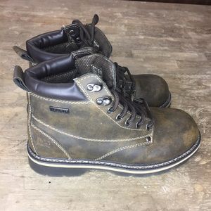 Rugged Outback Size 8 Waterproof Skid Resistant